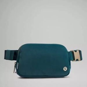 Lululemon Everywhere Belt Bag velour velvet Green Jasper Gold Hardware NWT
